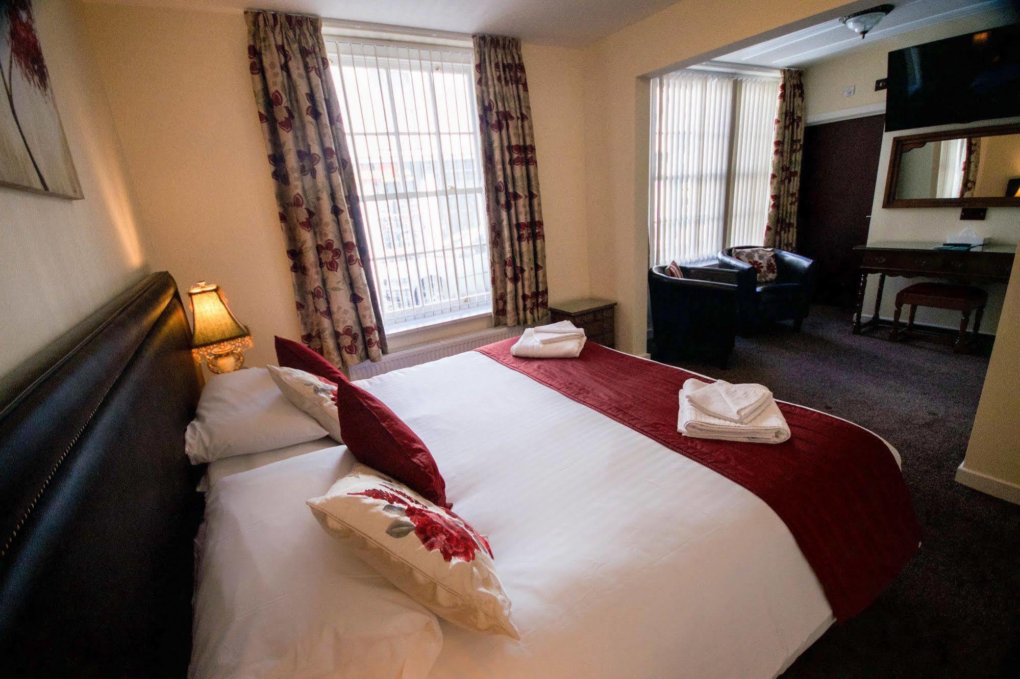 Ty Dre Town House Hotel Карнарфон Екстериор снимка